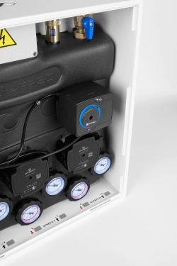 PrimoBox AZB 305 с гидрострелкой, 2 контура без смешивания и 1 контур со смесительным клапаном и приводом ARM